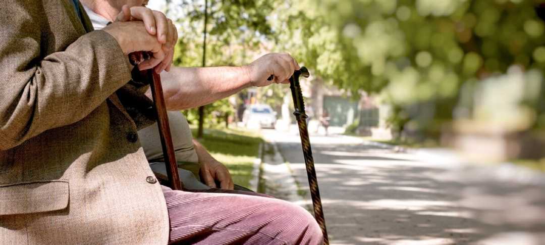 Как физическая активность помогает предотвращать падения у пожилых людей?